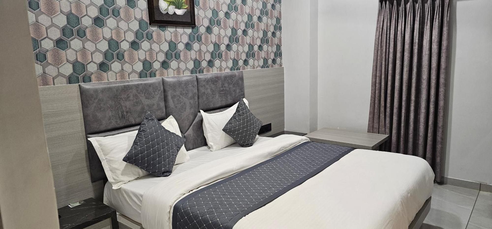 Hotel Allen Αχμπανταμπάντ Εξωτερικό φωτογραφία