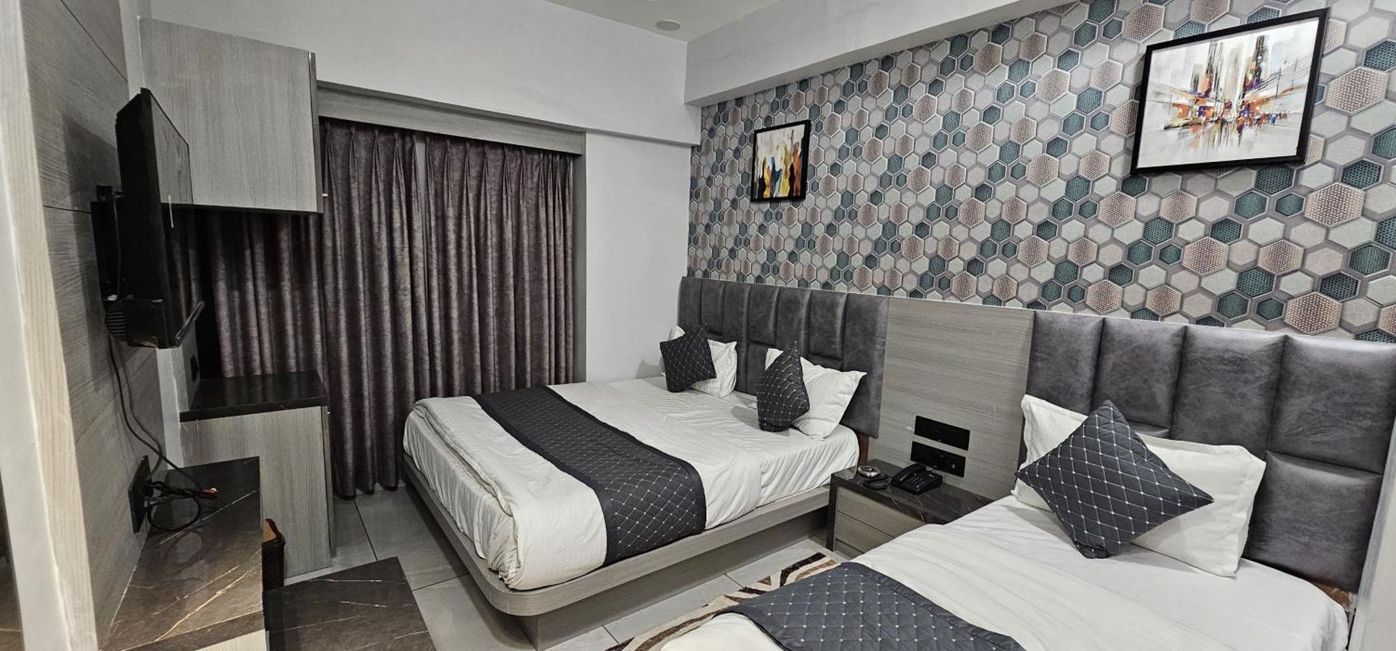Hotel Allen Αχμπανταμπάντ Εξωτερικό φωτογραφία