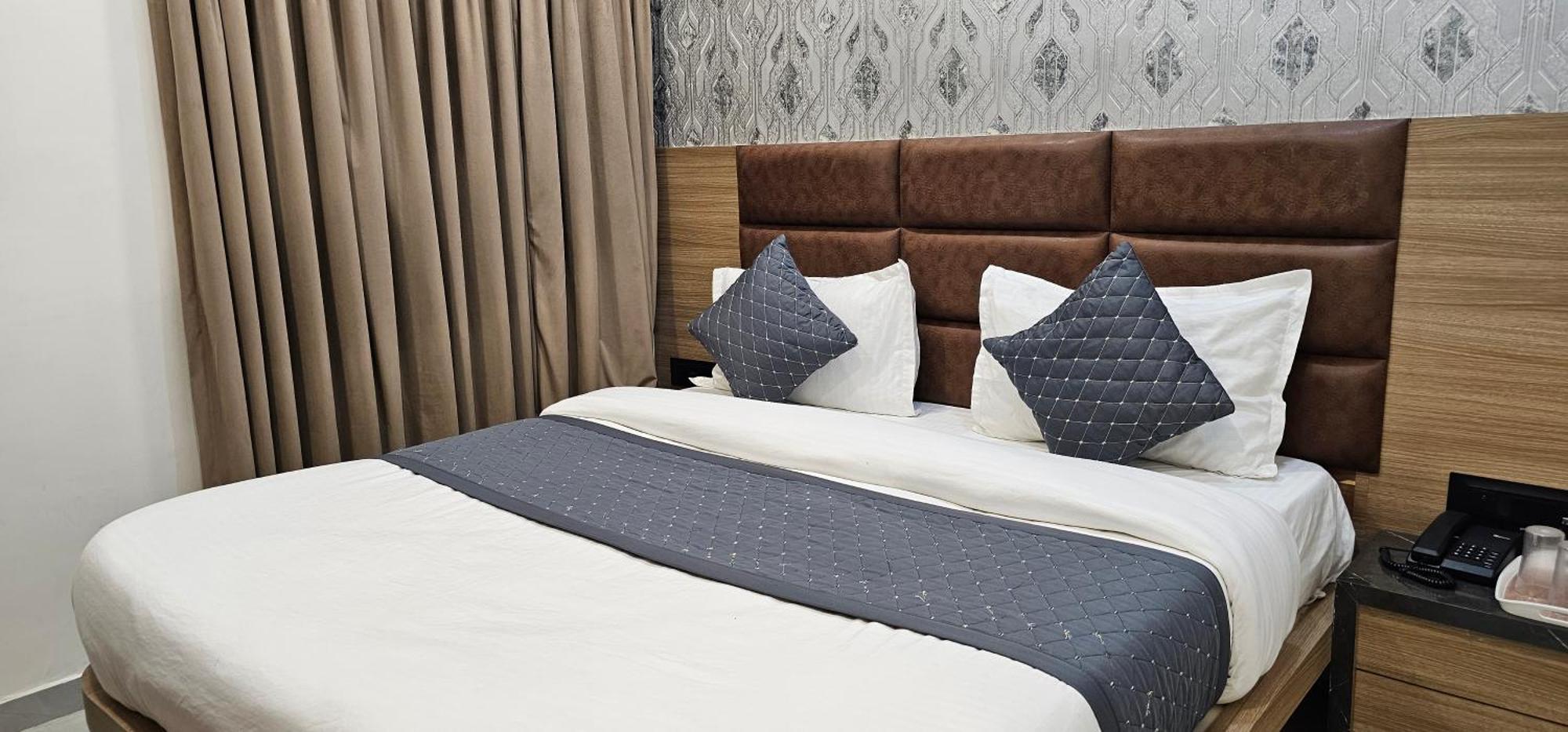 Hotel Allen Αχμπανταμπάντ Εξωτερικό φωτογραφία