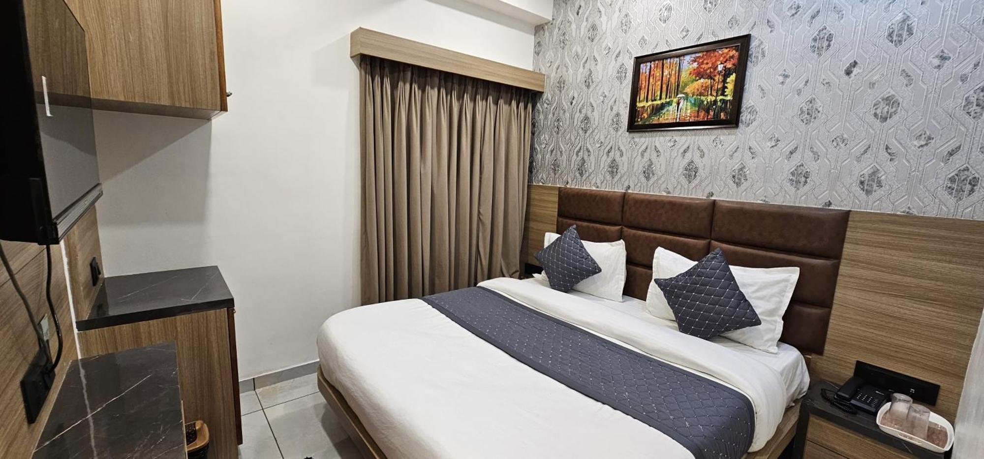 Hotel Allen Αχμπανταμπάντ Εξωτερικό φωτογραφία