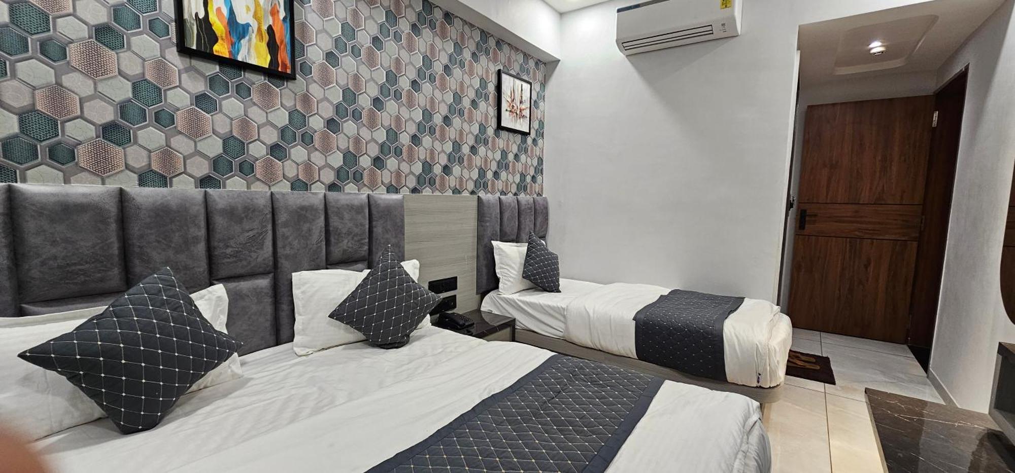 Hotel Allen Αχμπανταμπάντ Εξωτερικό φωτογραφία